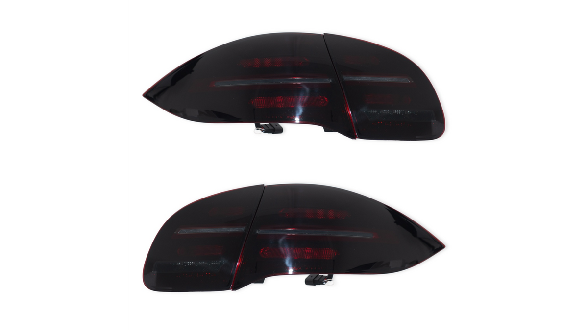 Tuled Porsche Cayenne II tagumine Dynamic LED must-punane Smoked