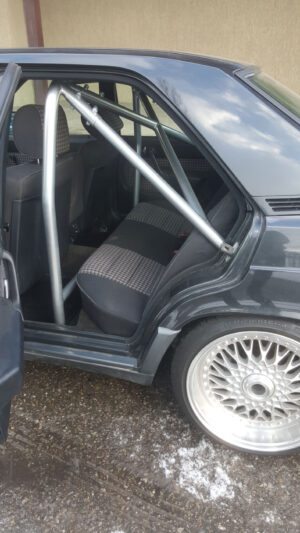 Polditav poolturvapuur Mercedes W201 190 must