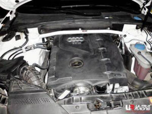 Audi A4 B8 07+ 2.0T UltraRacing 2P eesmine ülemine Strutbar