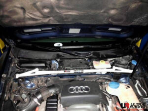 Audi A6 / A7 10+ UltraRacing 2-punkti eesmine ülemine Strutbar