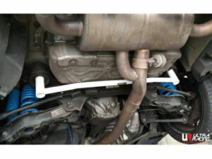 BMW 120D F20/ F22 M235 UltraRacing 2P tagumine alumine Bar