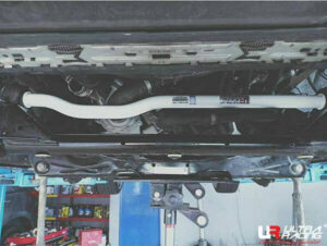 BMW 3 F30 328i 2.0T 2WD 11-15 UltraRacing eesmine stabilisaatorvarras 27mm