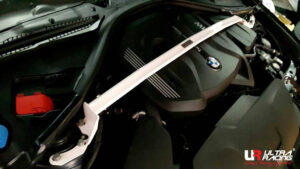 BMW 3 F30 330i /M2 F87 /435 UltraRacing eesmine ülemine Strutbar
