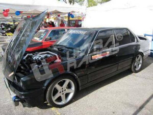BMW 3-Series E30 UltraRacing eesmine ülemine Strutbar jäik