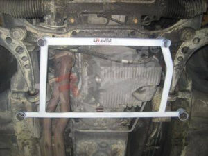BMW 3-Series E36 318/328 UltraRacing 4-punkti eesmine H-Brace