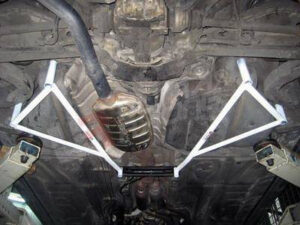 BMW 3-Series E46 99-05 Ultra-R 2x 3-punkti tagumine Member Braces