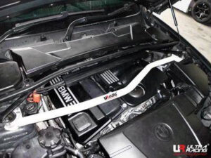 BMW 3-Series E90 05+ 320 UltraRacing eesmine ülemine Strutbar