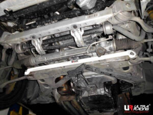 BMW 3-Series E92 06+ 3.5 UltraRacing eesmine alumine Tiebar