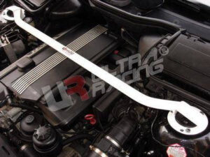 BMW 5-Series E39 UltraRacing 2-punkti eesmine ülemine Strutbar