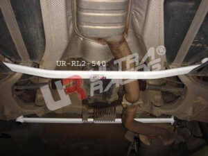 BMW 5-Series E60 530 UltraRacing 2-punkti tagumine alumine Bar