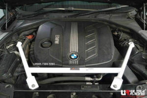 BMW 520 2.0D F11 10+ UltraRacing 4P eesmine ülemine Strutbar