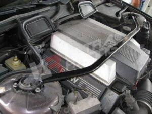 BMW 7-Series E38 730/740 UltraRacing eesmine ülemine Strutbar