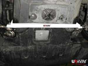 BMW E39 M5 Ultra Racing eesmine alumine Bar