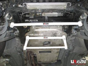BMW E70 X5 3.0 06-13 UltraRacing eesmine alumine Tiebar