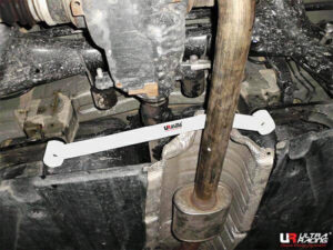 BMW F25 X3 2.0D 4WD 11-17 UltraRacing 2-punkti tagumine alumine Bar