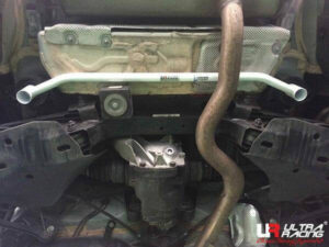 BMW F32 435 3.0TT 13+ UltraRacing 2P tagumine alumine Bar