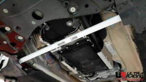 BMW G02 X4 3.0T 4WD 18+ UltraRacing 2-punkti eesmine alumine Tiebar