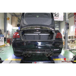 BMW M3 E92 07-13 UltraRacing 2P Adj. tagumine ülemine Strut bar