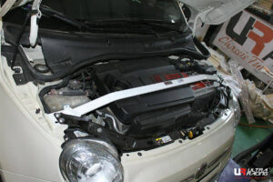 Fiat 500 07+ 09./1.4 UltraRacing 2-punkti eesmine ülemine Strutbar
