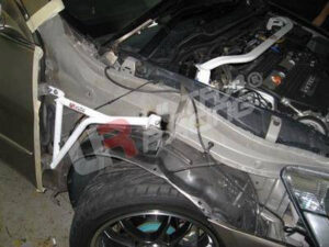 Strut bar Honda Accord CM5 2.5 05+ USA UltraRacing poritiiva kinnitused