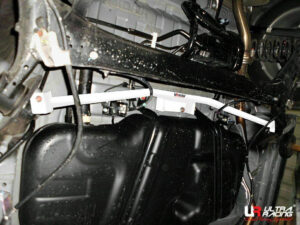 Honda BR-V DG1 1.5 2WD 16-21 UltraRacing 3-punkti tagumine alumine Bar