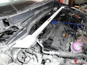 Honda CRV 07+ 2WD UltraRacing 2-punkti eesmine ülemine Strutbar