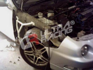 Strut bar Honda Integra 94-01 DC2 UltraRacing 3-punkti poritiiva kinnitused