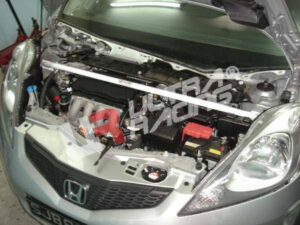 Honda Jazz/Fit 08+ UltraRacing 2-punkti eesmine ülemine Strutbar