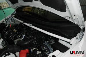 Honda Jazz/Fit GK14+ UltraRacing 3-punkti eesmine ülemine Strutbar
