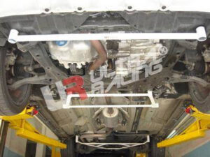 Honda Stream 07+ UltraRacing 2-punkti eesmine alumine Tiebar
