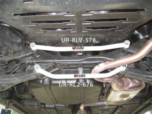 Hyundai i30 07-12 UltraRacing 2-punkti tagumine alumine Tiebar 676