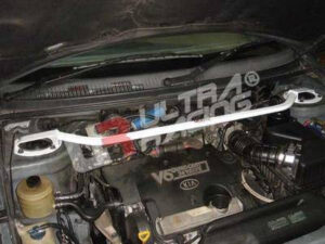 Kia Carnival 98-05 UltraRacing 2-punkti eesmine ülemine Strutbar