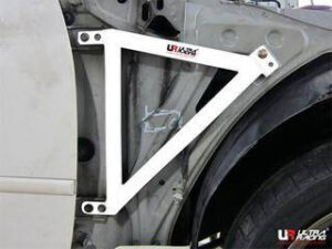Strut bar Lexus RS200 UltraRacing 3-punkti poritiiva kinnitused