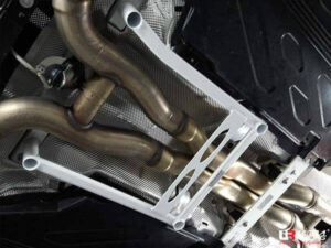 Mercedes S205 C63 S<BR><BR>S205 ESTATE 4.0TT V8 2WD 14-21 UltraRacing 4-punkti mid alumine Brace