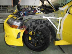 Strut bar Mitsubishi EVO 7/8/9 UltraRacing 3-punkti poritiiva kinnitused