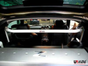 Nissan 350Z 02-08 UltraRacing 4-punkti Room Bar Adj.
