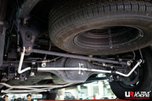 Nissan Navara D23 2.5D 4WD 14+ UltraRacing tagumine stabilisaatorvarras 19mm