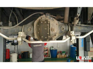 Nissan Navara D40 2.5 4WD 04-17 UltraRacing tagumine stabilisaatorvarras 19mm
