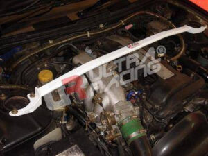 Nissan S14/S15 94-02 UltraRacing eesmine ülemine Strutbar