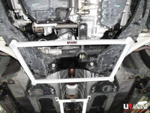 Nissan Teana 09+ J32 UltraRacing 4-punkti eesmine H-Brace