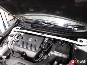 Nissan Teana 09+ J32 UltraRacing eesmine ülemine Strutbar