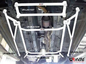 Nissan X Trail 2.0 08+ UltraRacing 4-punkti eesmine alumine Brace