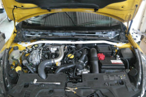 Renault Clio RS Mk4 13+ Ultra-R 2P eesmine ülemine Strut bar