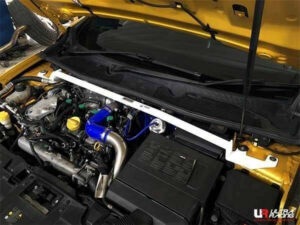 Renault Megane III RS UltraRacing eesmine ülemine Strutbar
