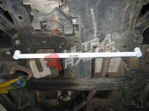 Suzuki Grand Vitara J20A UltraRacing eesmine alumine Tiebar