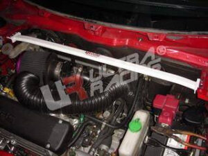 Suzuki Swift 05-09 UltraRacing 2-punkti eesmine ülemine Strutbar