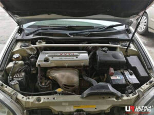 Toyota Camry XV30 2.4 2WD 02-06 UltraRacing 2-punkti eesmine ülemine Strutbar