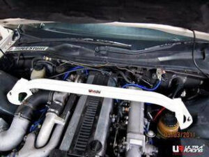 Toyota Chaser 92-00 X90/100 UltraRacing eesmine ülemine Strutbar