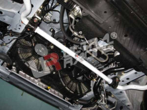 Toyota Hiace/H200 04+ UltraRacing eesmine stabilisaatorvarras 32mm