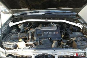 Toyota Hilux Vigo 05+ UltraRacing eesmine ülemine Strutbar 1322